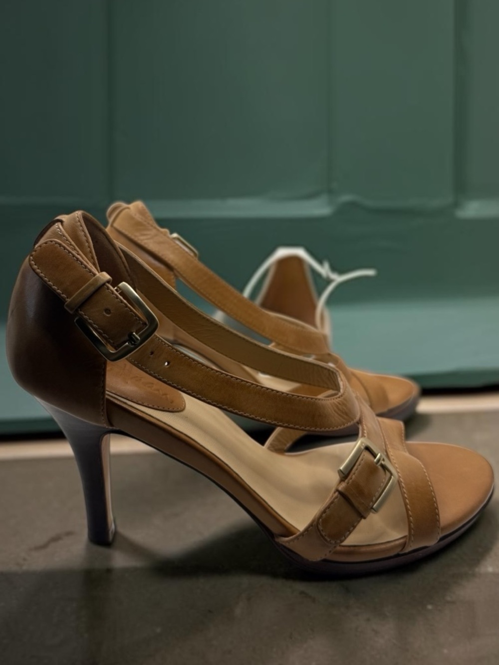 COLE HAAN Nike Air “Carma Air” Sandal. Tan, size 6. Retail $249 - Picture 10 of 10